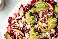 Ensalada de achicoria con manzanas, queso azul y aguacate Radicchio Salad with Apple, Blue Cheese and Avocado